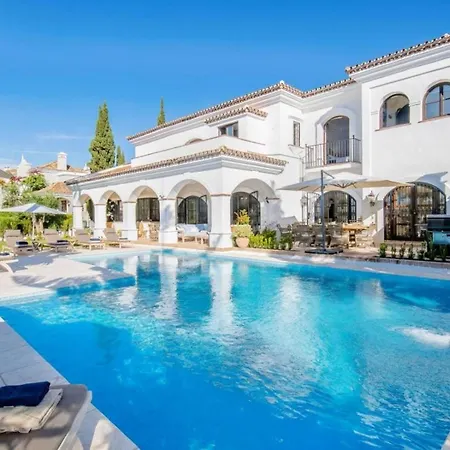 Andalusian Style With Private Pool & Jacuzzi 别墅 马尔韦利亚